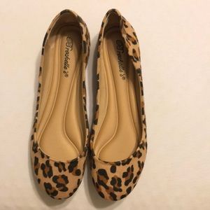 Breckelle’s Leapard flats